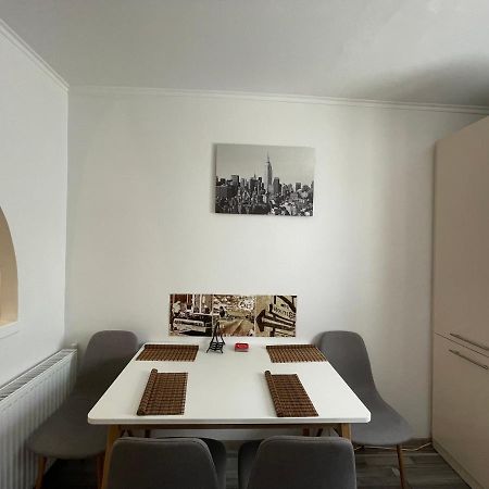 Soho Apartment Fagaras - 1 Bedroom & Extensible Couch Exteriör bild