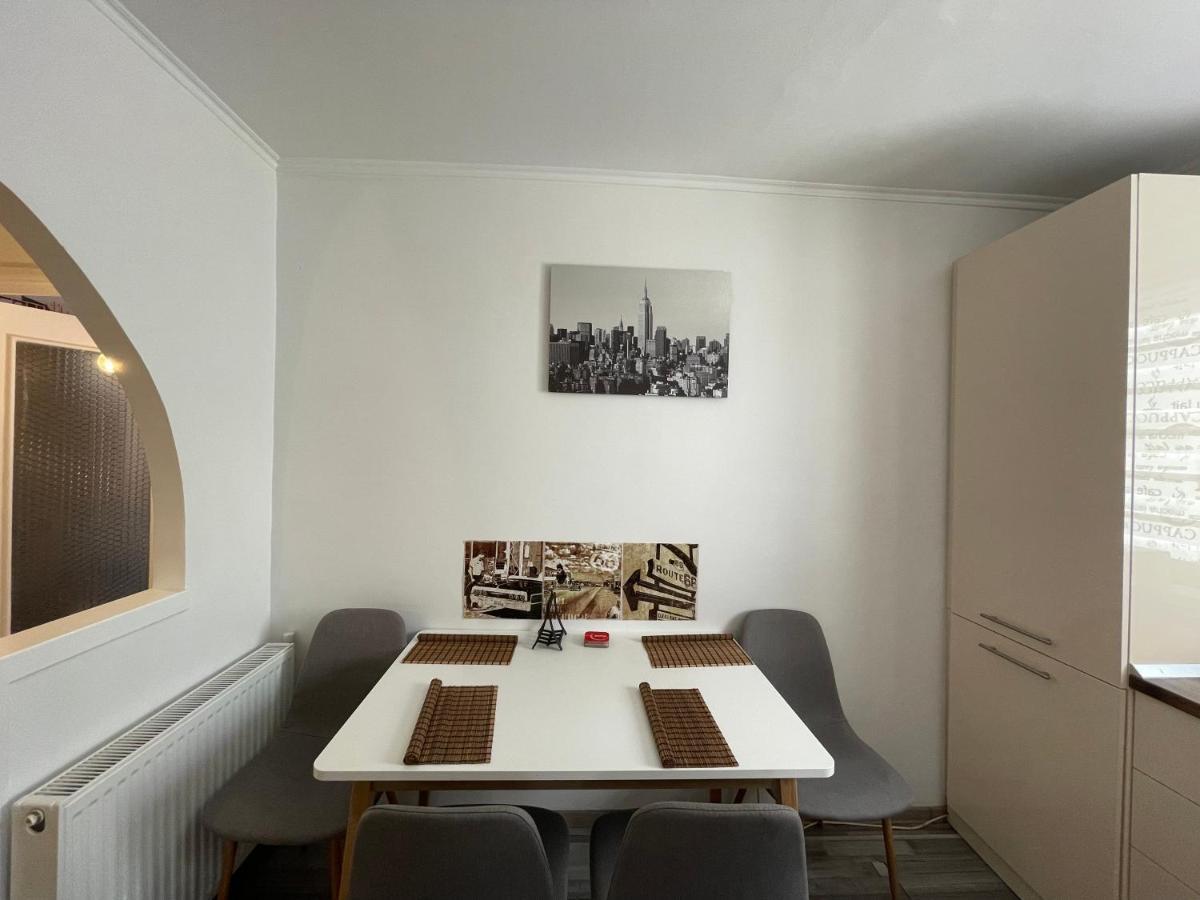 Soho Apartment Fagaras - 1 Bedroom & Extensible Couch Exteriör bild